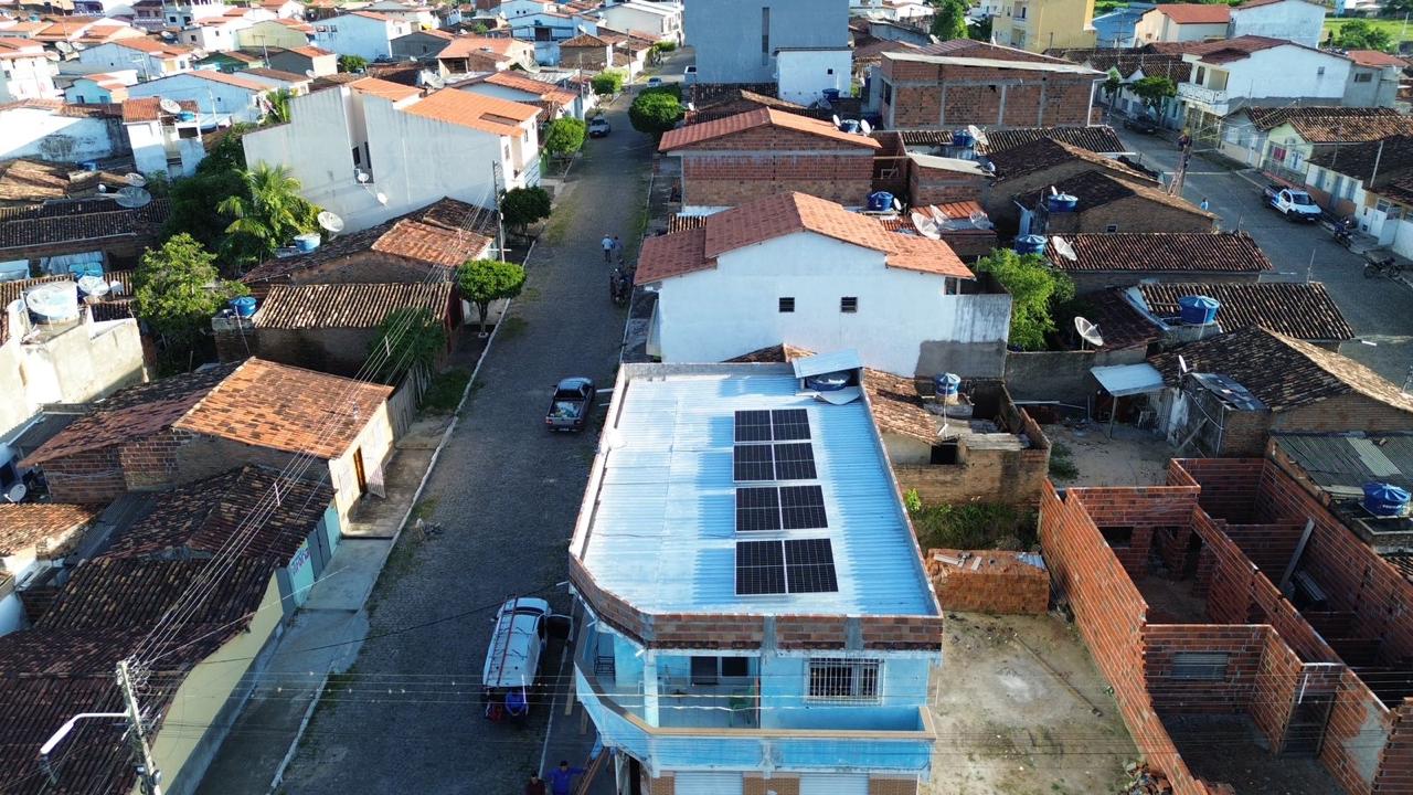 Sistema fotovoltaico visto por drone